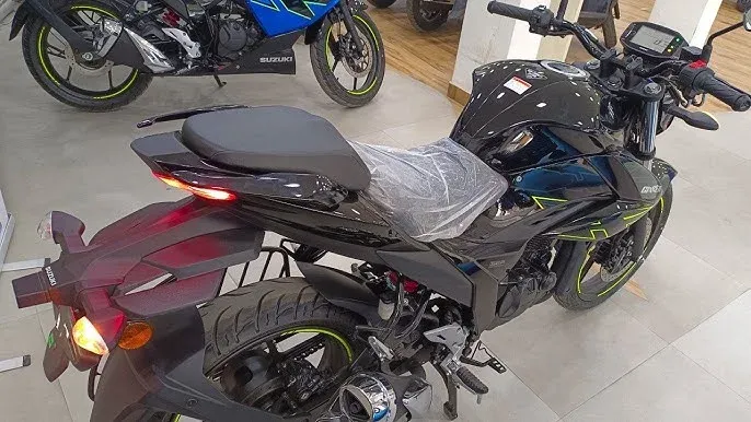 2025 में लॉन्च हुई नई Suzuki Gixxer SF स्टाइल, पावर और माइलेज का दमदार कॉम्बिनेशन