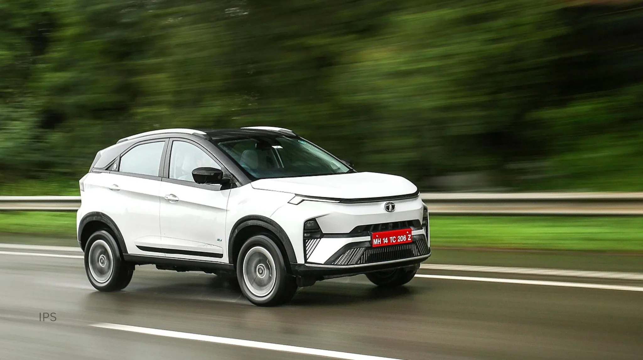 Tata Nexon 2025: स्टाइल, सेफ्टी और स्मार्ट टेक्नोलॉजी के साथ भारत की सबसे भरोसेमंद SUV